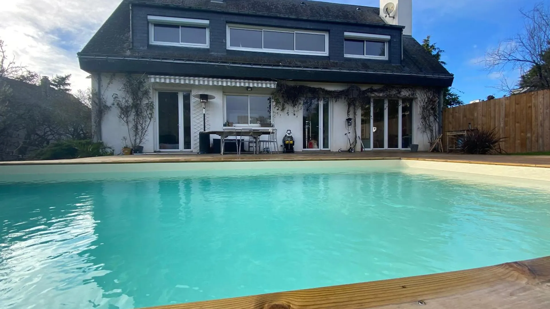 Holiday home Maison Piscine Redon France
